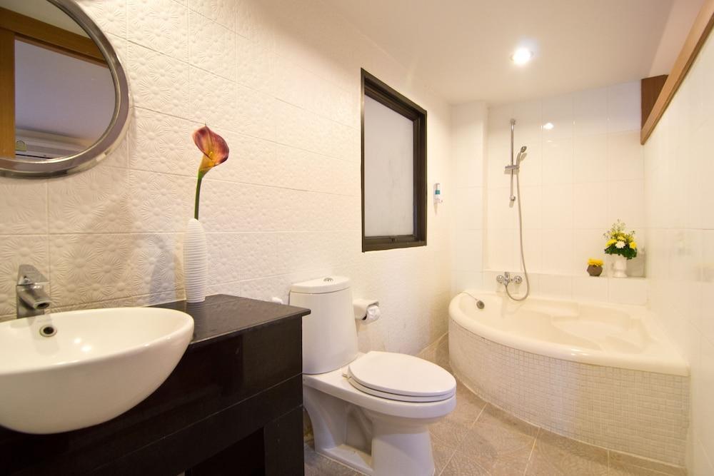 Bella Villa Metro Pattaya Exteriör bild